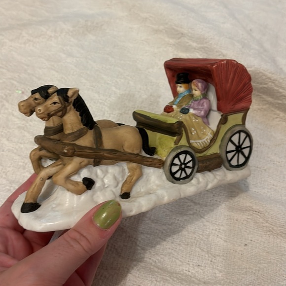 Dicken’s Collectibles Christmas Village pieces - Picture 6 of 11